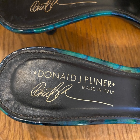 Donald J. Pliner Kazia Snakeskin Kitten Heel Buckle Sandal,TURQUOISE/BLK,S8 1/2N - Picture 7 of 13